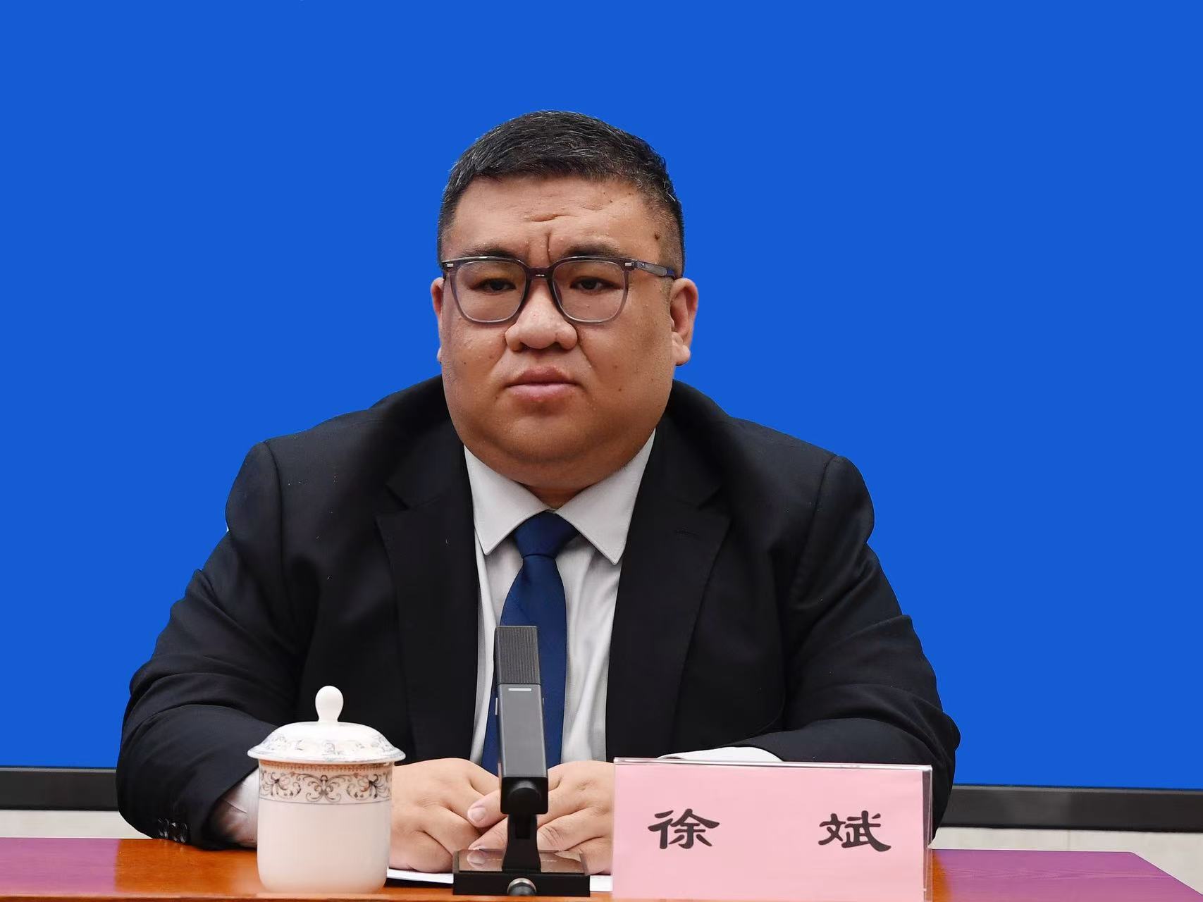 新闻发言人：自治区社会保险管理局党委委员、副局长、三级调研员 徐斌.jpg