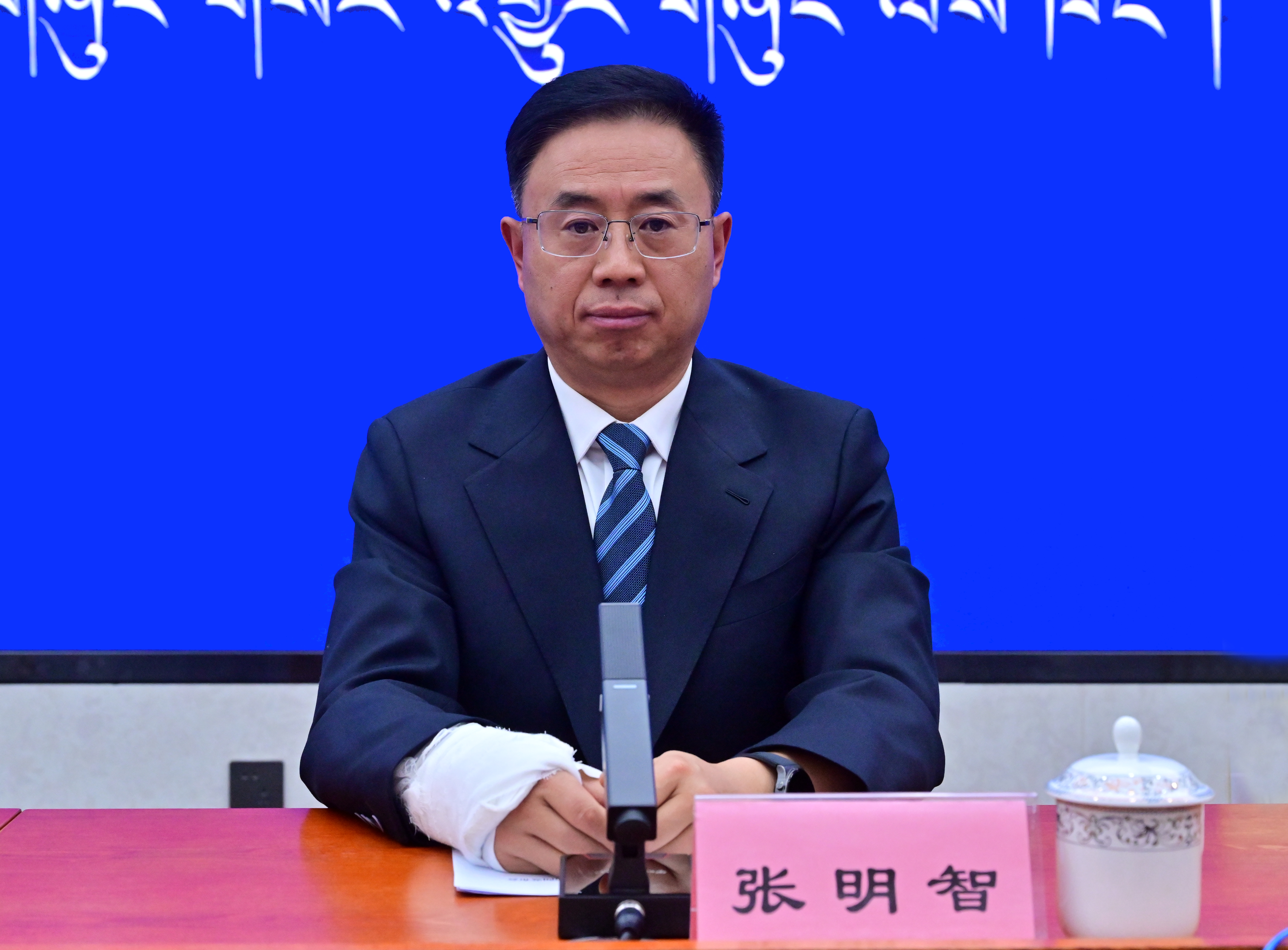 新闻发言人:拉萨市委副书记、市政府常务副市长 张明智.jpg