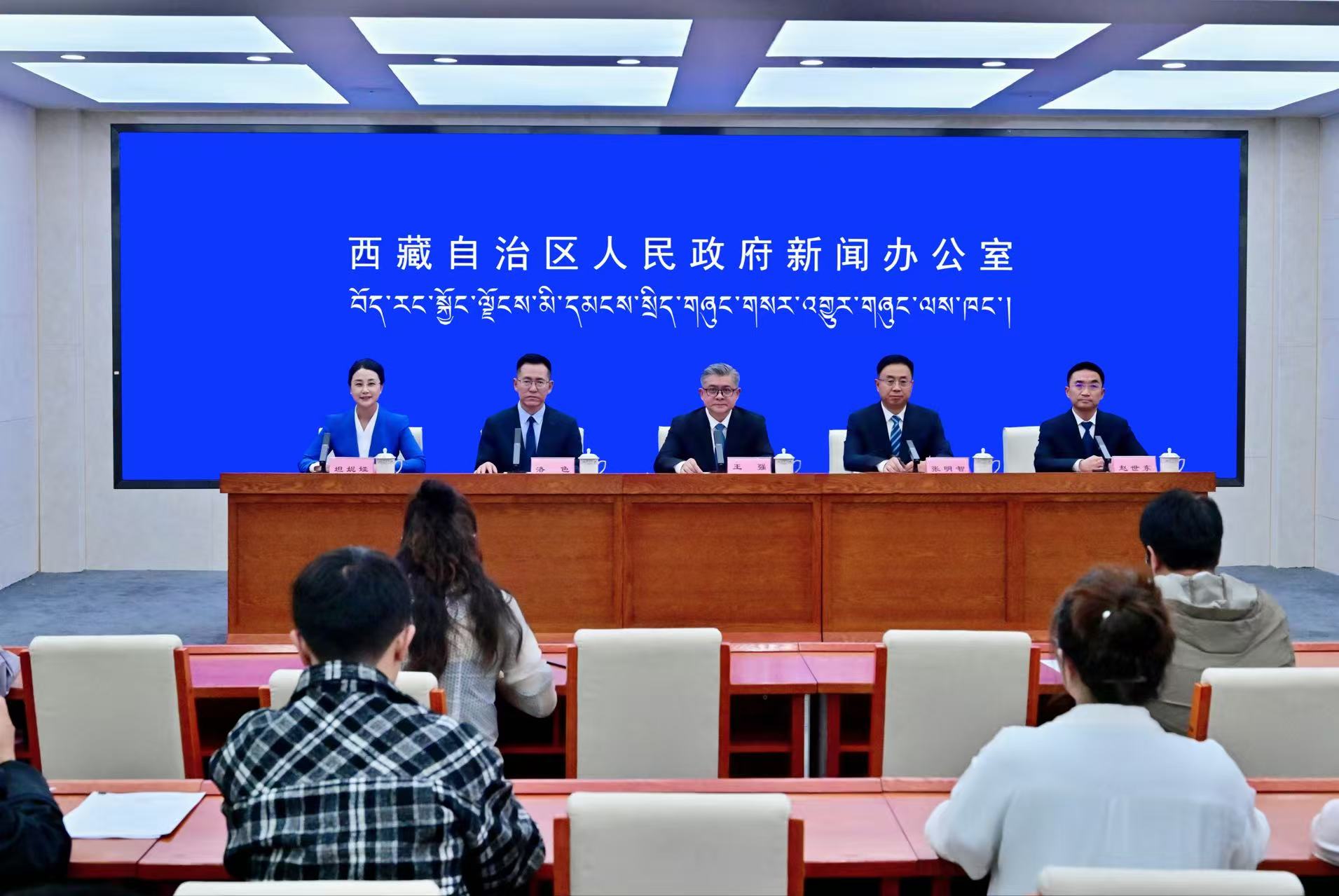 新闻发布会现场.jpg