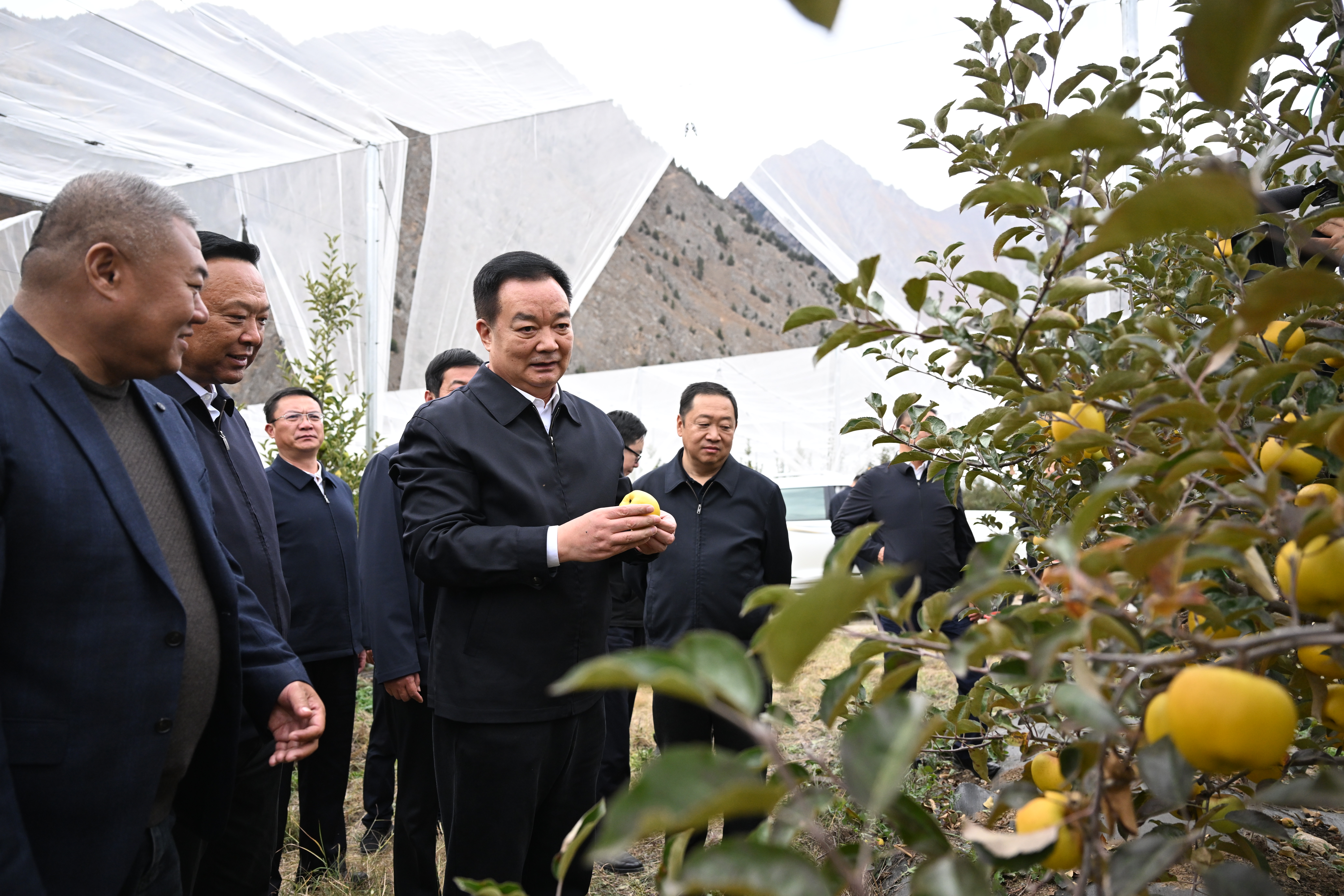 王君正在林芝市、山南市宣讲党的二十届四中全会精神