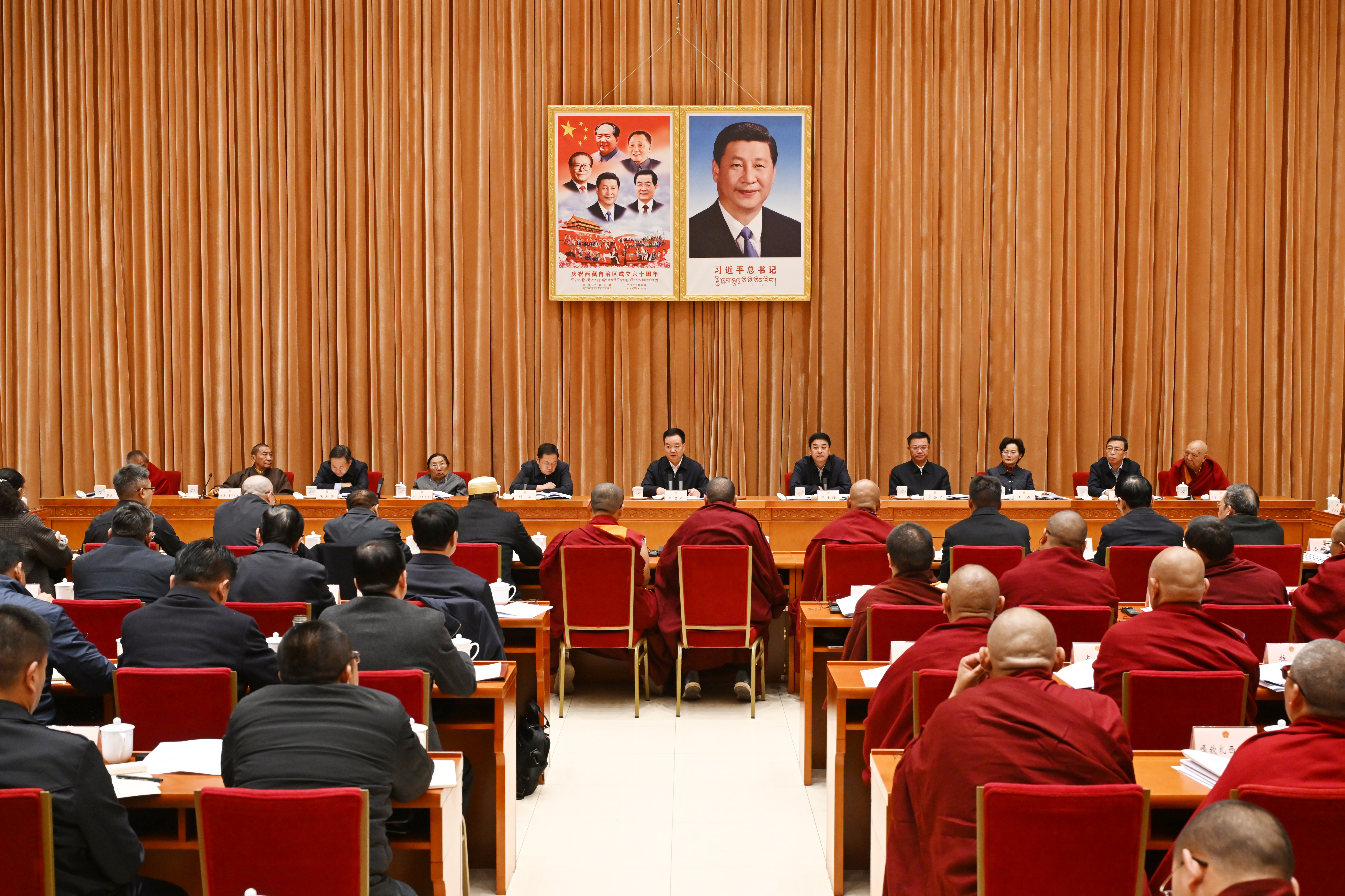 王君正主持召开自治区宗教立法座谈会