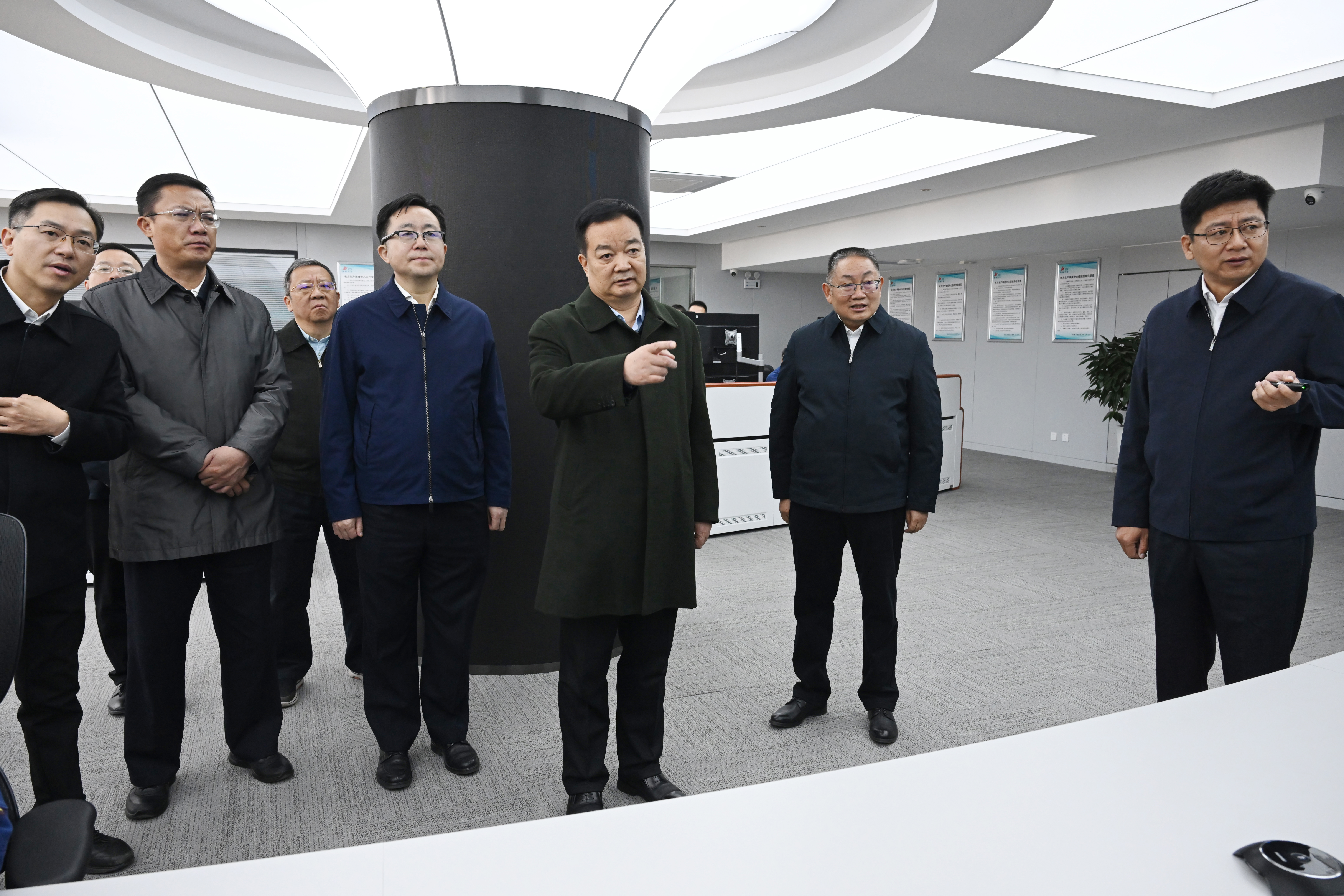 王君正在区管国有企业调研