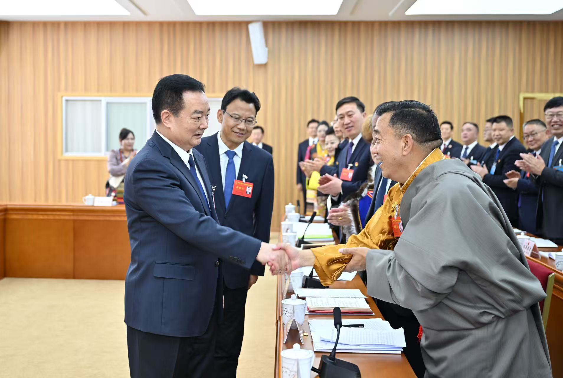 王君正参加自治区十二届人大四次会议阿里代表团审议